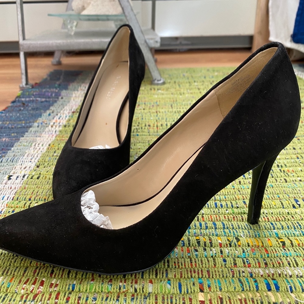 Heels- Suede kitten heels